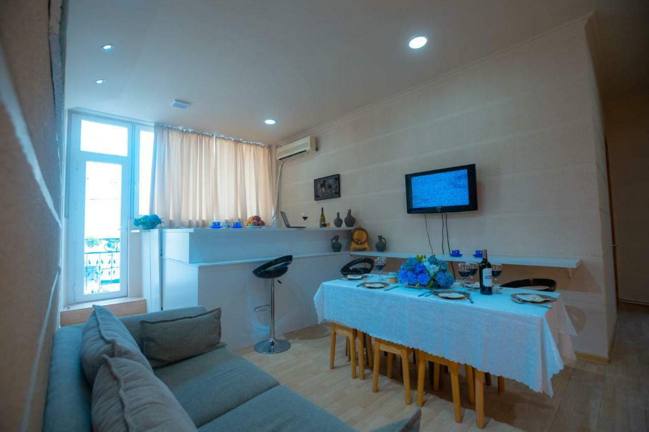 Wine Hostel Tbilissi Extérieur photo