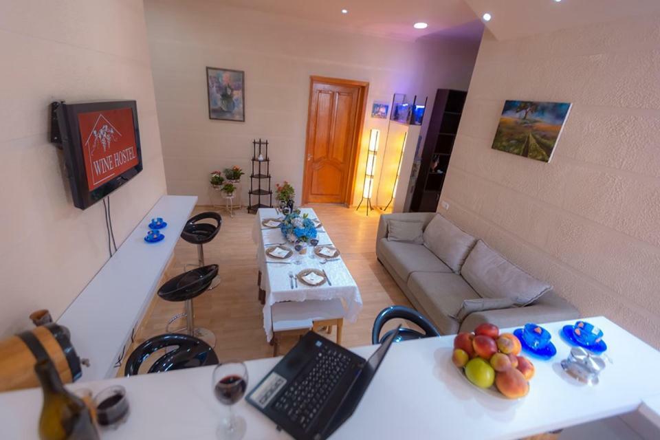 Wine Hostel Tbilissi Extérieur photo